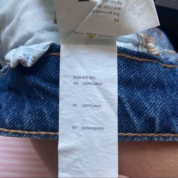 ✨3/$15✨high waisted ripped short - Picture 4 of 4